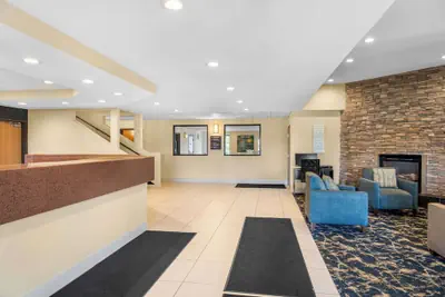 Photo 5 - White Pines Inn & Suites