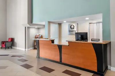 Photo 4 - Quality Suites Waldorf