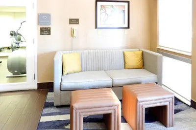 Photo 5 - Comfort Suites Crossville