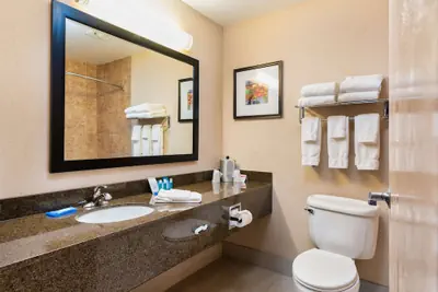 Photo 5 - Country Inn & Suites by Radisson, South Haven, MI