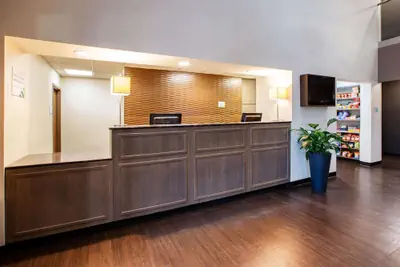 Photo 3 - Wingate by Wyndham Roseville/Detroit