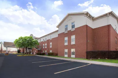 Photo 2 - Wingate by Wyndham Roseville/Detroit