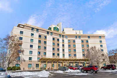 Photo 2 - La Quinta Inn & Suites by Wyndham Boston Somerville