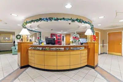 Photo 5 - La Quinta Inn & Suites by Wyndham Boston Somerville