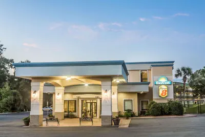 Photo 2 - Super 8 by Wyndham Valdosta Mall