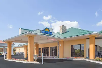 Photo 2 - Days Inn by Wyndham Lenoir City