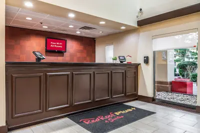 Photo 3 - Red Roof Inn PLUS+ & Suites Atlanta Airport South
