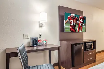 Photo 5 - Red Roof Inn PLUS+ & Suites Atlanta Airport South