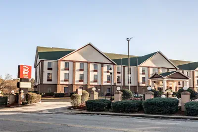 Photo 2 - Red Roof Inn PLUS+ & Suites Atlanta Airport South