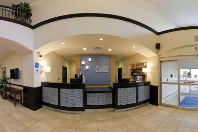 Photo 2 - Holiday Inn Express & Suites Pekin (Peoria Area) by IHG