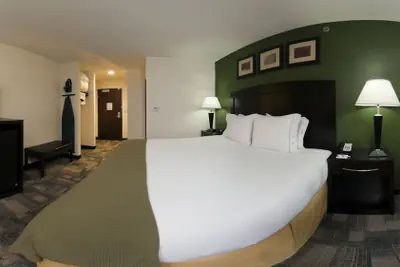 Photo 5 - Holiday Inn Express & Suites Pekin (Peoria Area) by IHG
