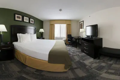 Photo 4 - Holiday Inn Express & Suites Pekin (Peoria Area) by IHG