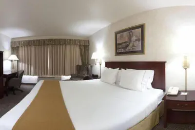 Photo 5 - Holiday Inn Express Hotel & Suites Fort Atkinson by IHG