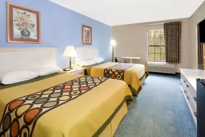 Photo 5 - Super 8 by Wyndham Freeport