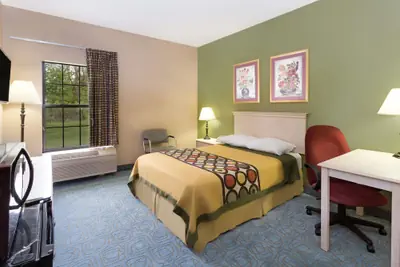 Photo 4 - Super 8 by Wyndham Freeport