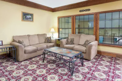 Photo 2 - Super 8 by Wyndham Freeport