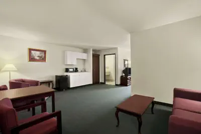 Photo 3 - Days Inn & Suites by Wyndham Romeoville
