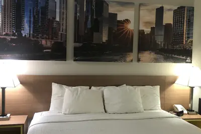 Photo 4 - Days Inn & Suites by Wyndham Romeoville