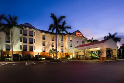 Photo 2 - Hampton Inn & Suites Fort Myers Beach/Sanibel Gateway