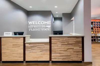 Photo 4 - Hampton Inn Charlotte-Uptown