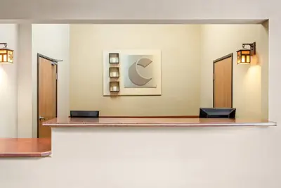 Photo 4 - Comfort Inn & Suites Midtown