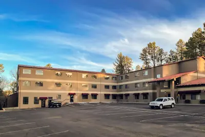 Photo 2 - Comfort Inn & Suites Midtown