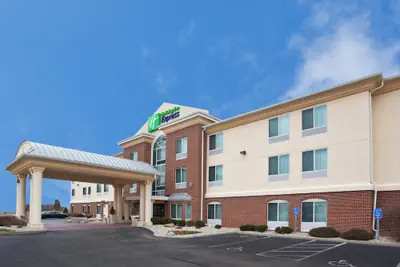 Photo 2 - Holiday Inn Express Hotel & Suites Cincinnati-Blue Ash by IHG