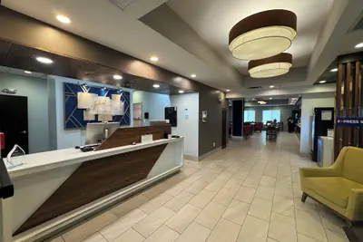 Photo 3 - Holiday Inn Express Hotel & Suites Cincinnati-Blue Ash by IHG