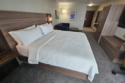 Photo 4 - Holiday Inn Express Hotel & Suites Cincinnati-Blue Ash by IHG
