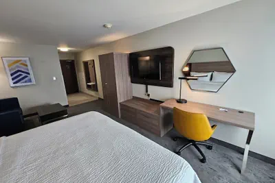 Photo 5 - Holiday Inn Express Hotel & Suites Cincinnati-Blue Ash by IHG
