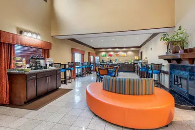Photo 5 - Comfort Inn & Suites Cincinnati Uptown Clifton