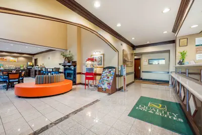 Photo 4 - Comfort Inn & Suites Cincinnati Uptown Clifton