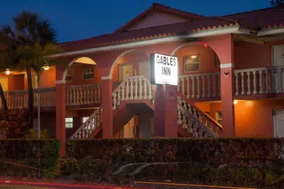 Photo 2 - Gables Inn