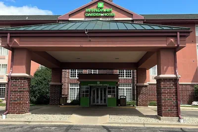 Photo 2 - Wyndham Garden Madison Fitchburg