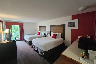 Photo 4 - Ramada by Wyndham SeaTac Airport