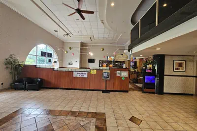 Photo 3 - Ramada by Wyndham SeaTac Airport
