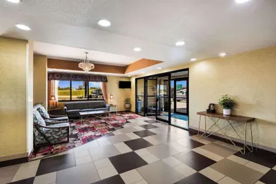 Photo 2 - Quality Inn Des Moines North