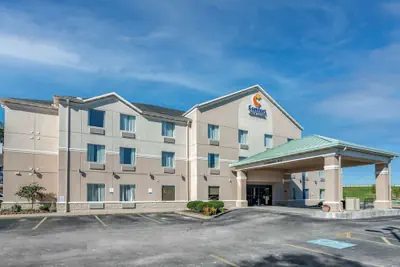 Photo 2 - Comfort Inn & Suites Dayton Northwest - Englewood