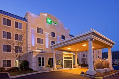 Photo 2 - Holiday Inn Express Boston - Milford by IHG