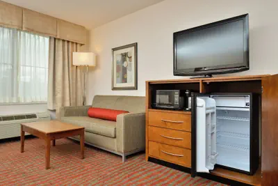 Photo 5 - Holiday Inn Express Boston - Milford by IHG