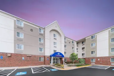 Photo 2 - Candlewood Suites Herndon by IHG