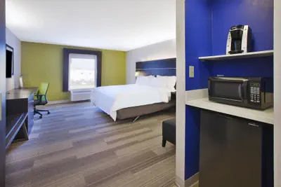 Photo 3 - Holiday Inn Express Tiffin by IHG