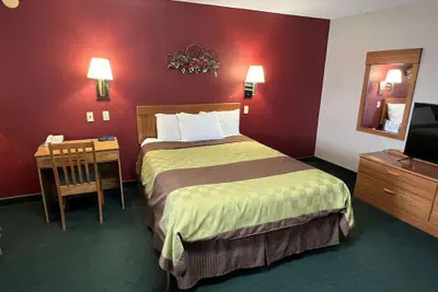 Photo 5 - Americas Best Value Inn Suburban Motel