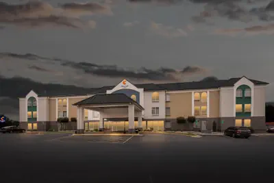 Photo 2 - Comfort Inn Ruther Glen near Kings Dominion