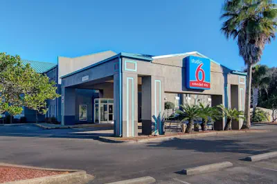Photo 2 - Studio 6 Pensacola, FL - West I-10
