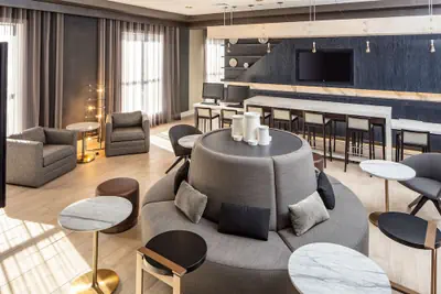 Photo 3 - Doubletree By Hilton Boston Logan Airport Chelsea