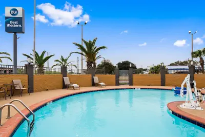 Photo 2 - Best Western Executive Inn El Campo