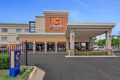 Photo 2 - Comfort Inn Detroit Downtown