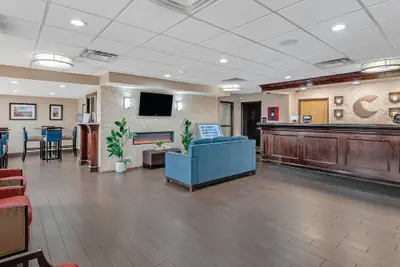 Photo 3 - Comfort Inn Detroit Downtown