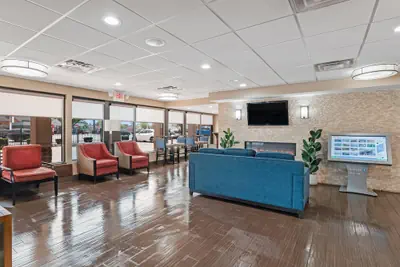 Photo 5 - Comfort Inn Detroit Downtown